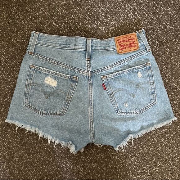 Levi’s 501 Shorts - Picture 3 of 3